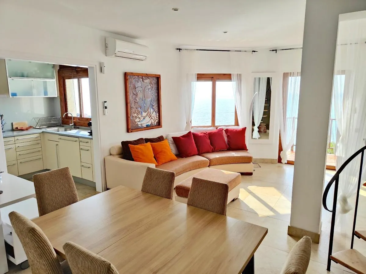 Sitges Balcony Pool & Seaside Apartment 0*,  İspanya
